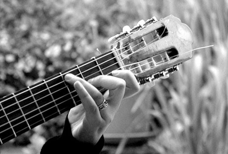 Tocar un instrumento disminuye la tristeza
