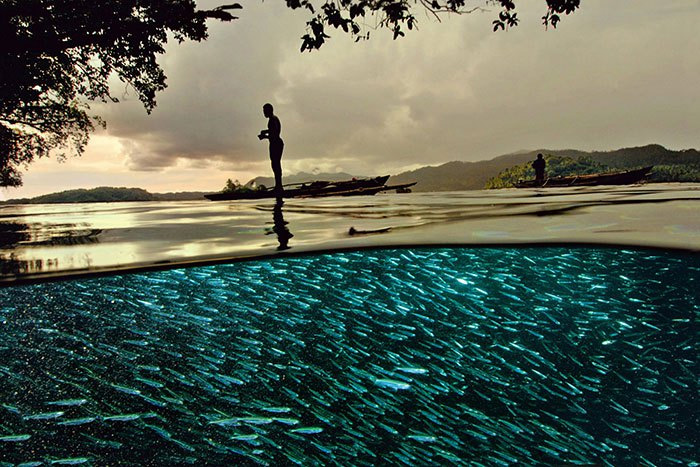 El pescador que camina sobre el agua