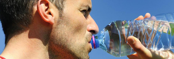 ¿Por qué es peligroso tomar demasiada agua?