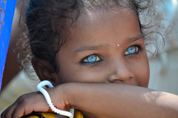 Todos los bebés tienen ojos azules al nacer
