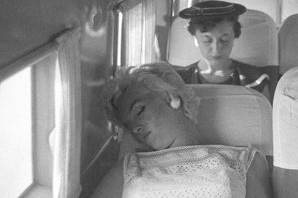 Marilyn durmiendo en el tren
