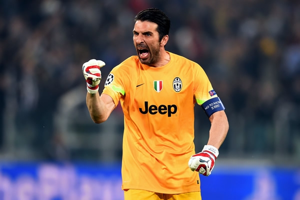 En la vida real es Gianluigi Buffon