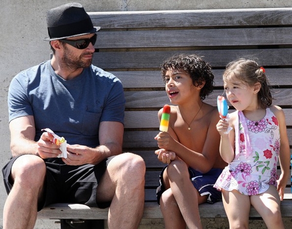 Hugh Jackman y sus hijos Oscar y Ava