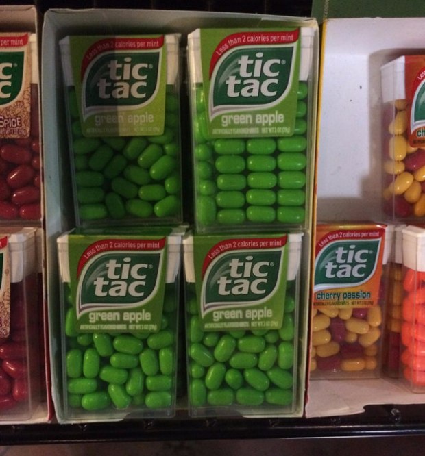 Alguien tuvo que haber tocado esos Tic Tacs