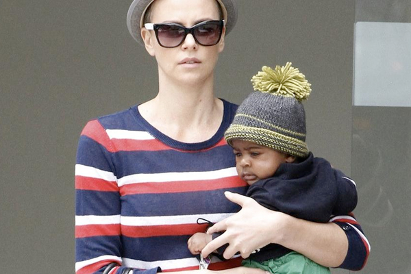 Charlize Theron comparte con su hijo Jackson