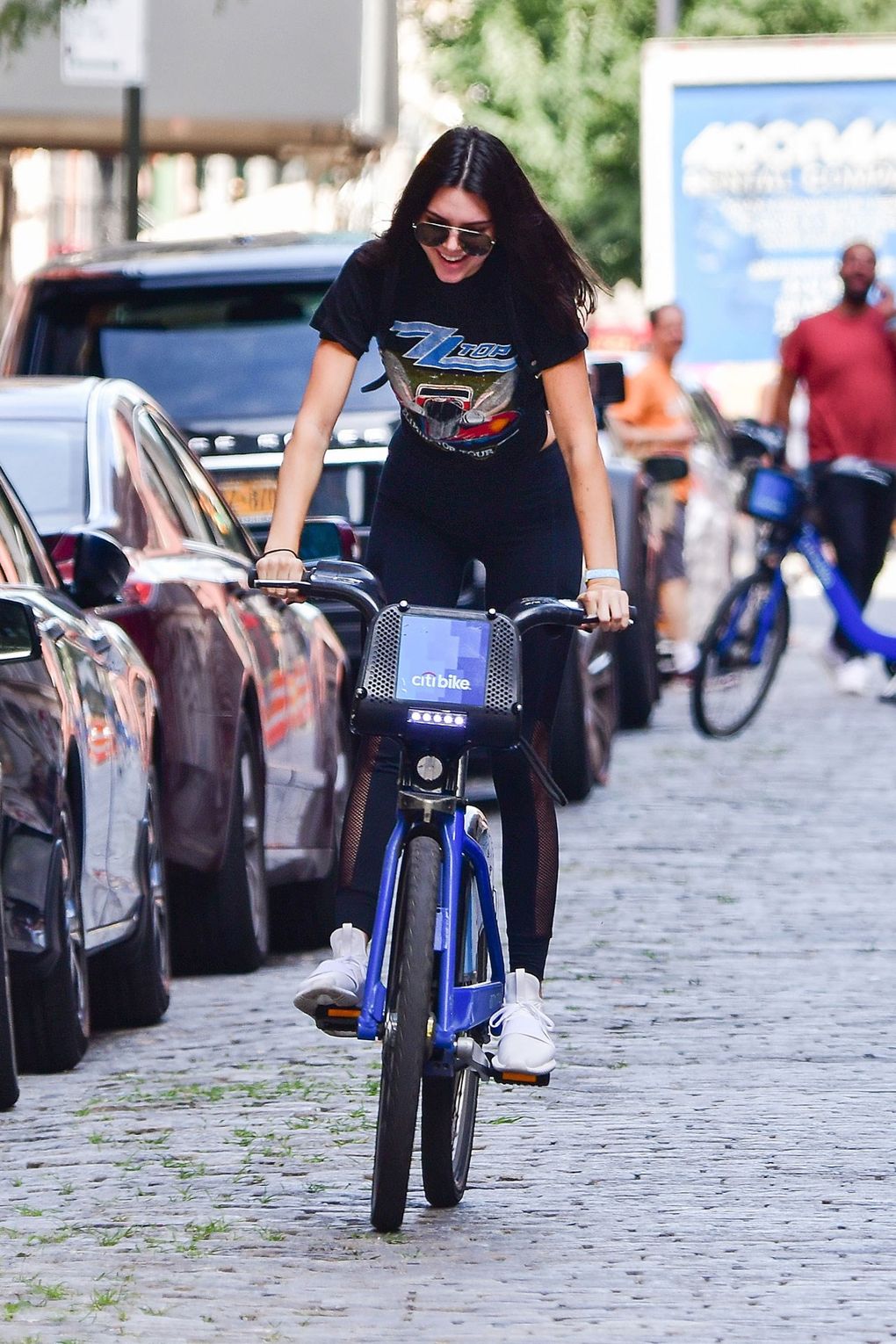Kendal Jenner prefiere usar la bicicleta