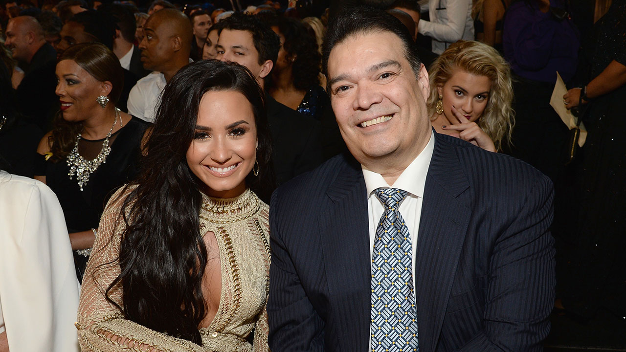 Demi Lovato vivía sola pero volvió con sus padres