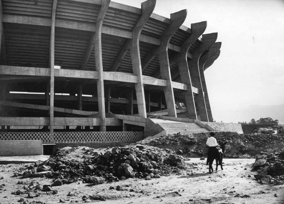 Estadio Azteca en construcción