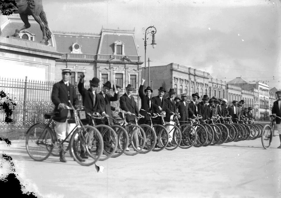 Bicicletas en la Glorieta del Caballito