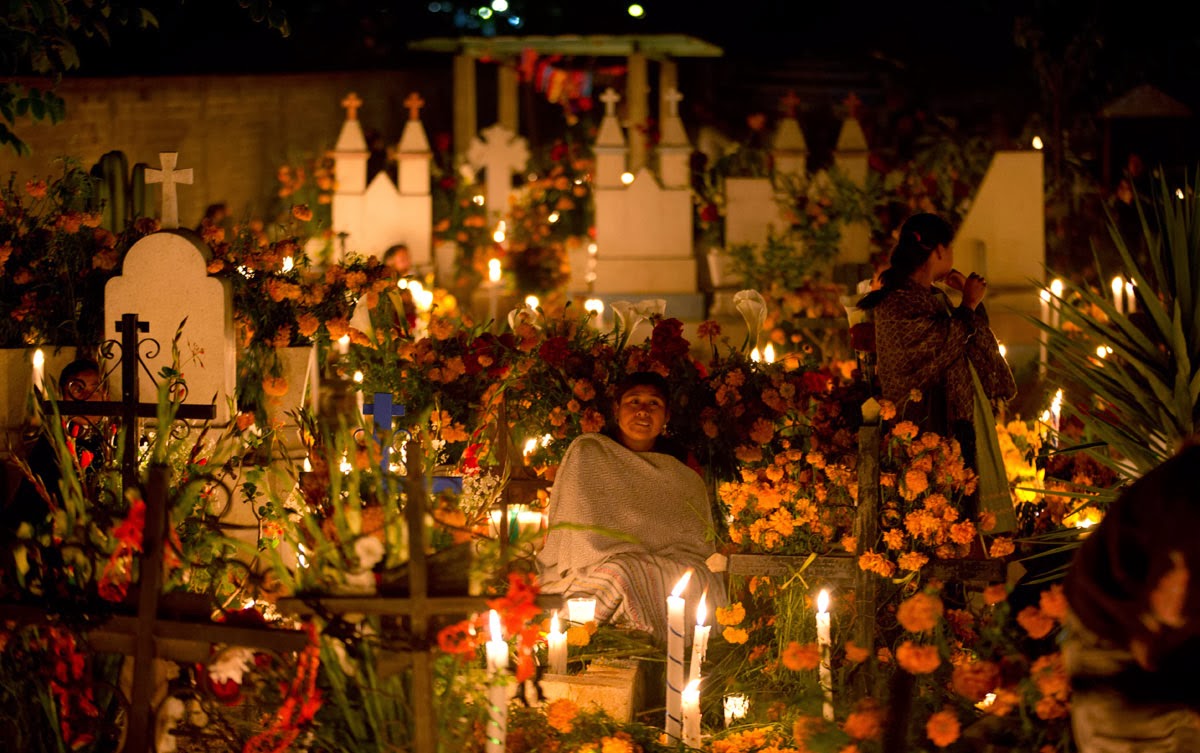 ¡Celebran la muerte y recuerdan a los suyos!