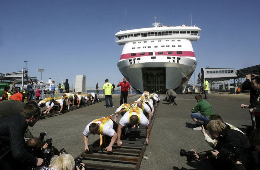 Los hombres que jalaron el barco más pesado