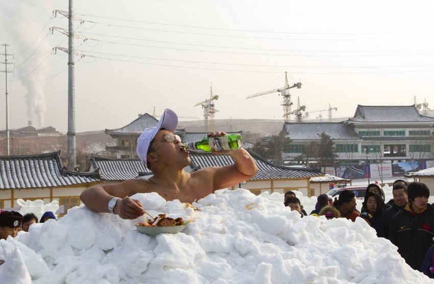 El hombre que duró más tiempo desnudo en la nieve