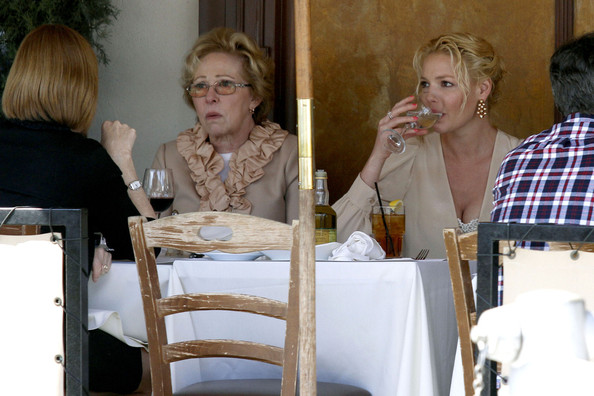 Katherine Heigl va a todas partes con su madre