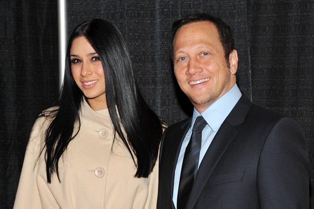 Rob Schneider (53) y Patricia Azarcoya Arce