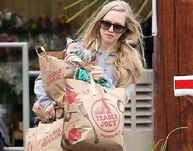 Amanda Seyfried haciendo las compras