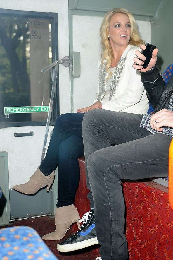 Britney Spears viajando en metro