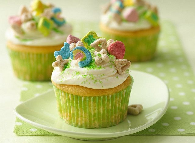 Un cupcake clásico pero con Lucky Charms