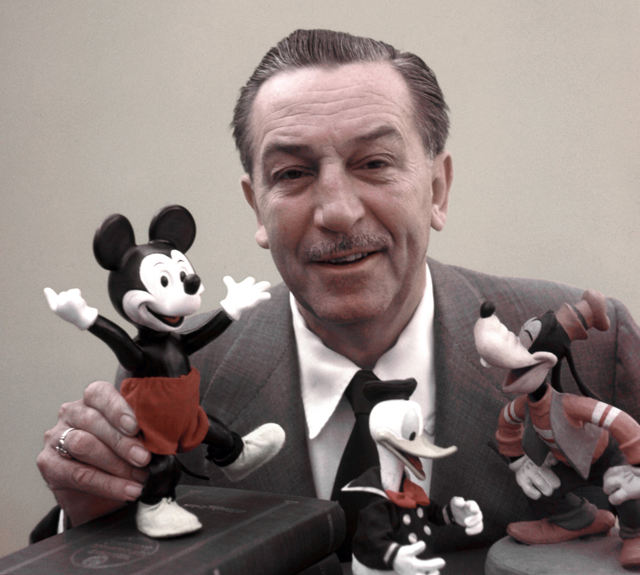 ¿Es verdad que Walt Disney está congelado en el parque?