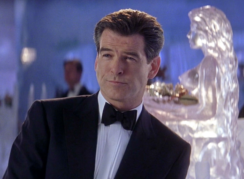 Pierce Brosnan no puede utilizar un tuxedo en ninguna otra película que no sea James Bond