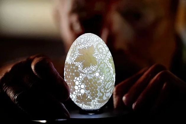 Un huevo que tiene más de 20 mil agujeros