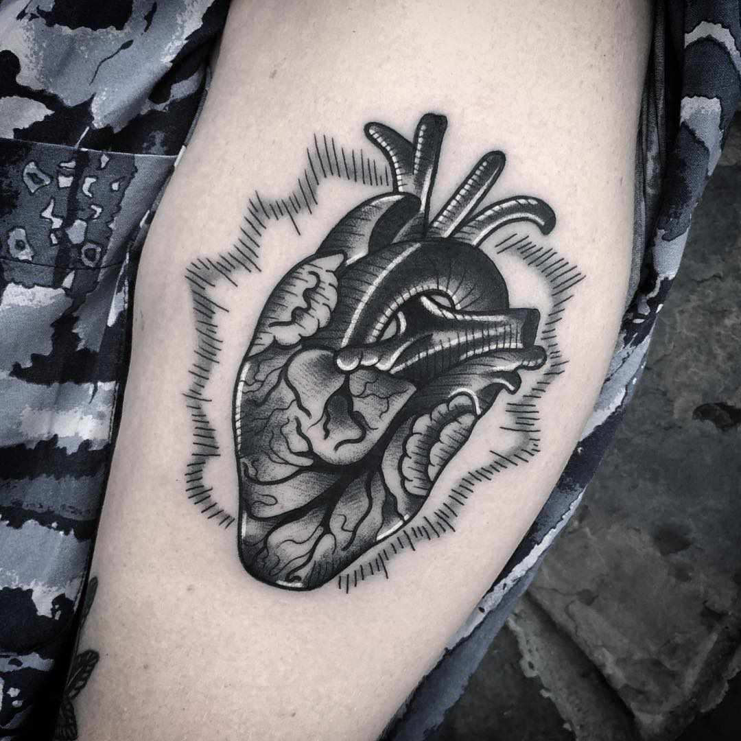 ¿Qué significa el tatuaje de corazones?