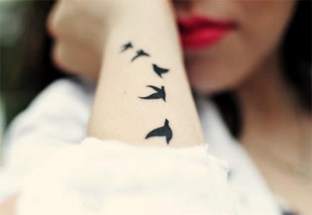 ¿Qué significa el tatuaje de pájaros volando?