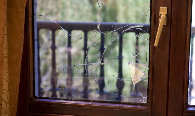 Los vidrios rotos en casa provocan mala energía