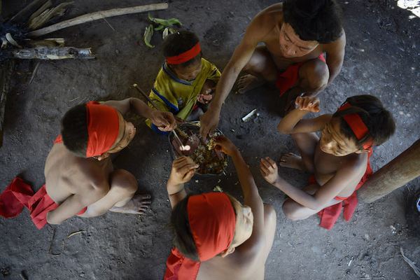 Venezuela: La tribu que se come las cenizas de sus seres queridos