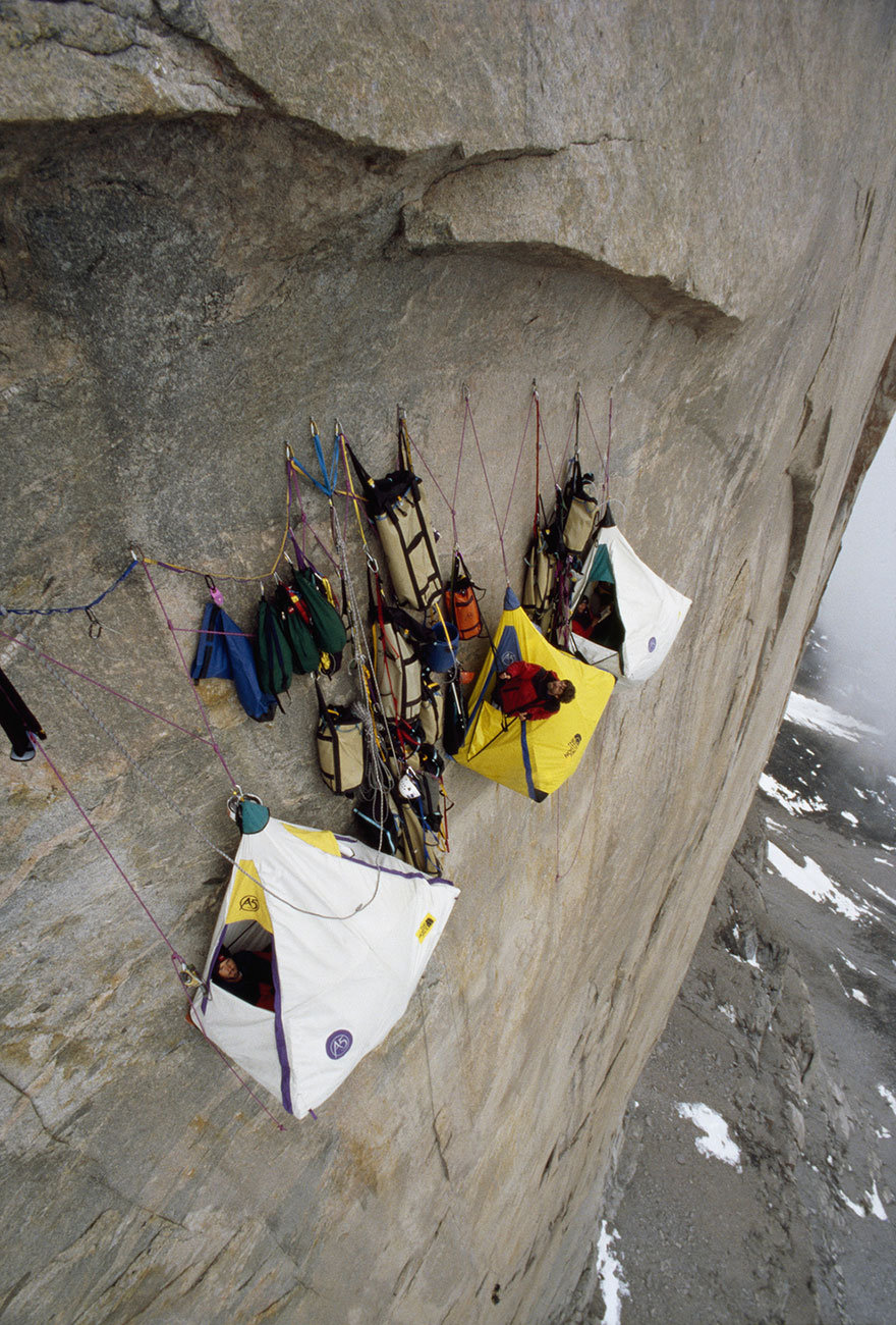 Estas personas acampando en el aire