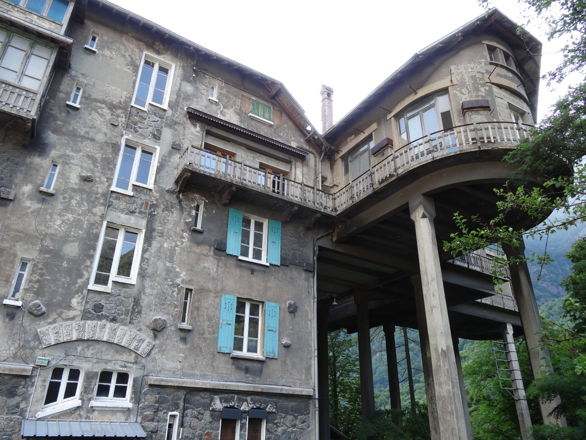 Esta casa de películas de terror en los Alpes franceses a la venta