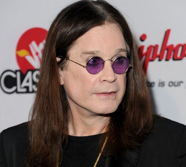 ¿Te habías dado cuenta que Ozzy Osbourne siempre trae gafas redondas?