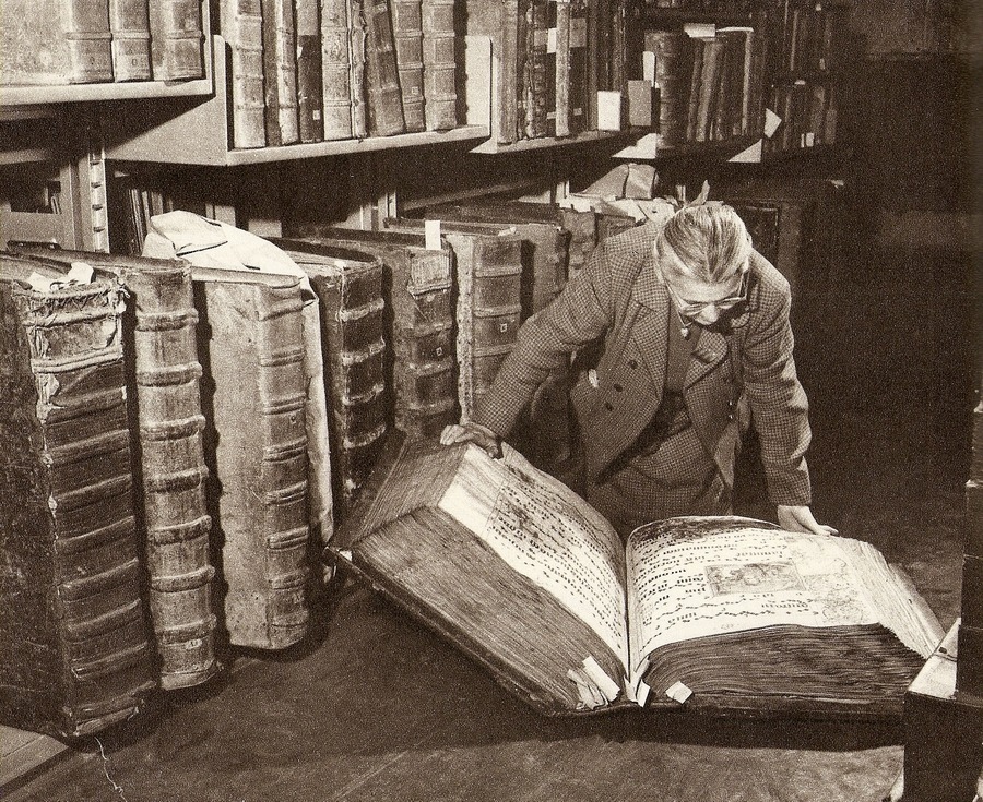 Los libros gigantes en los archivos del castillo de Praga