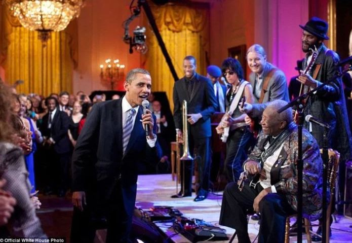 B.B King y el mandatario cantando Sweet Home Chicago