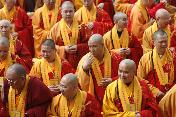 China: Prohibida la reencarnación de los Monjes