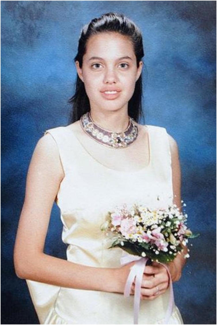 Esta Angelina Jolie no imaginaba que se iba a casar con Brad Pitt