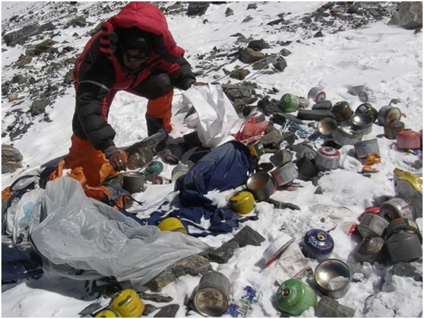 Hasta el Monte Everest está lleno de basura