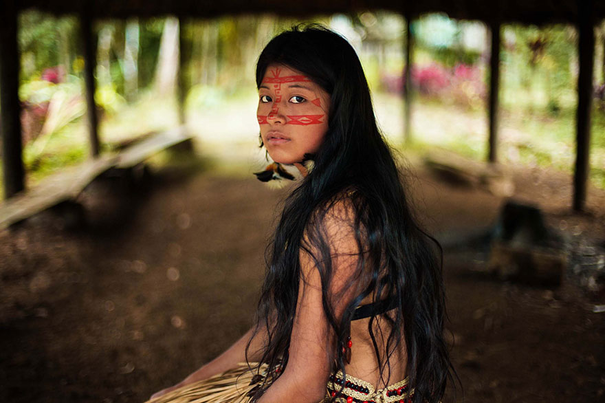Bella mujer en El Amazonas