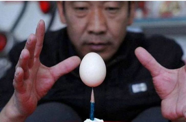 ¿Un huevo en un lápiz?