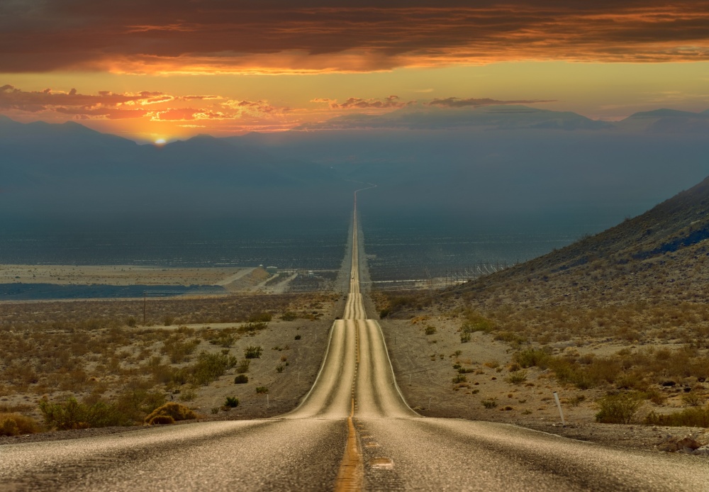 Camino a través del valle de la muerte. Estados Unidos