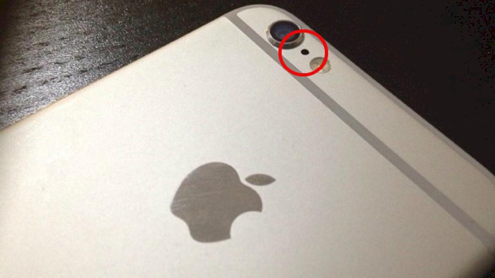 El agujerito de los iPhone es un micrófono extra