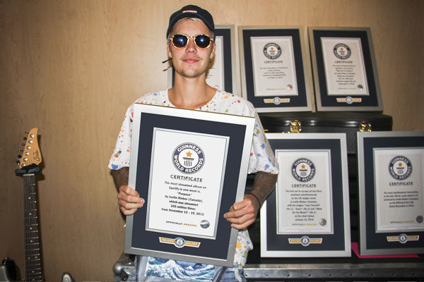 Justin Bieber tiene OCHO récords
