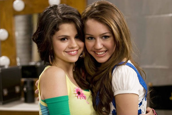 Selena Gomez y Miley Cyrus