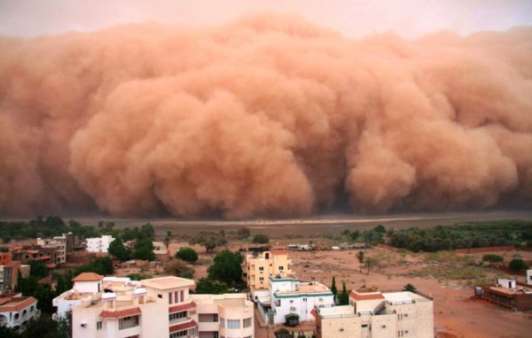 Enorme tomenta de Arena. Sudan- Julio 2017