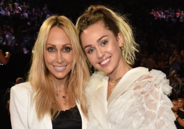 Miley Cyrus y su mamá Tish