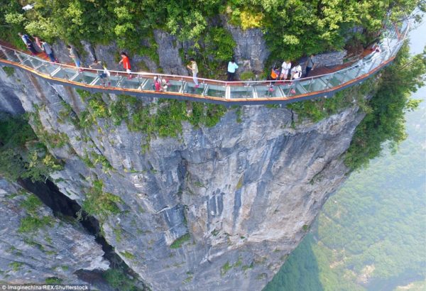 Pasarela aérea de vidrio, Parque Nacional Tianmen Shan, China