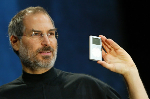 Steve Jobs presenta el Ipod al mundo (2001)