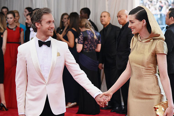 Anne Hathaway y Adam Shulman