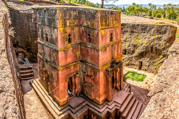 Iglesias subterráneas talladas en la roca de Lalibela, Etiopía