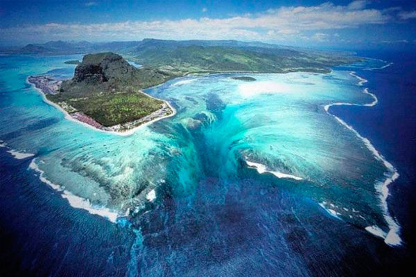 Cascadas bajo el agua, en las Islas Mauricio