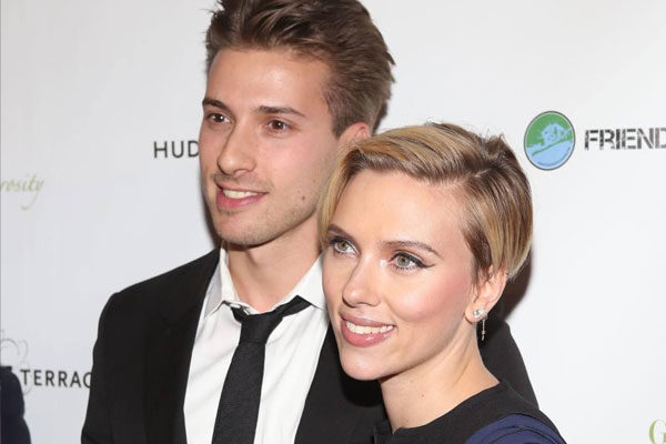 Scarlett Johansson y su hermano gemelo Hunter